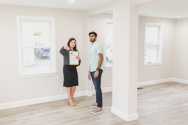 landlord%20showing%20home%20to%20tenant